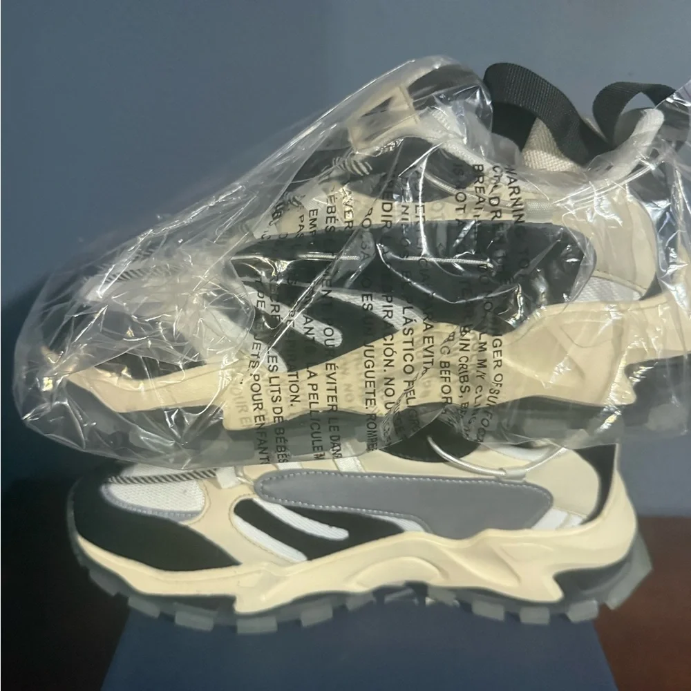 Men's Black and Cream Sneakers - Picture 5 of 6